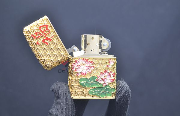 Zippo bọc lưới hoa văn bông sen ZN297