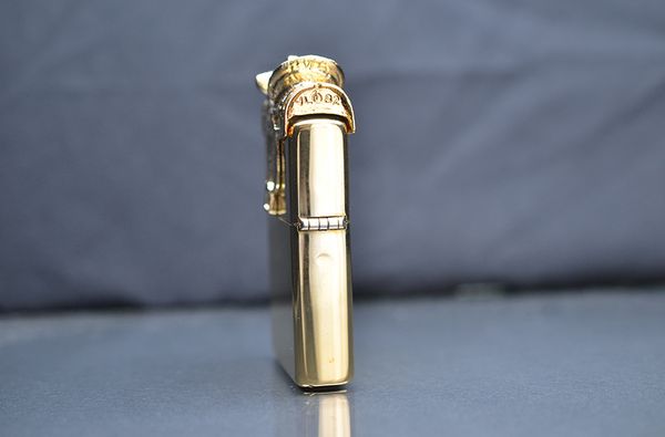 Zippo Mã Vàng 24K Emblem Yên Ngựa – Đời XI La Mã (1995) – Phong Cách Cowboy Viễn Tây C744