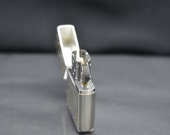 Zippo 1996 mạ bạc hoa văn vàng C141