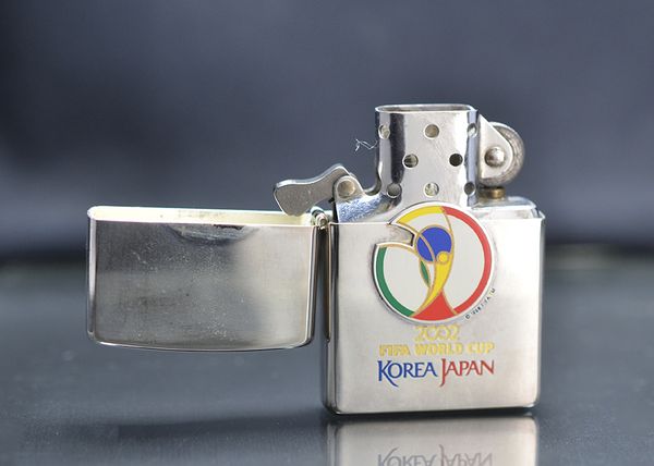 Zippo Fifa World Cup Korea Japan 2000 mạ bạc C103