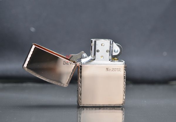 Zippo Armor vàng hồng hoa văn cạnh ZN93