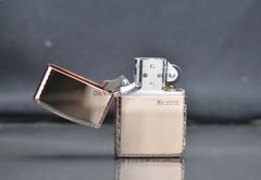 Zippo Armor vàng hồng hoa văn cạnh ZN93