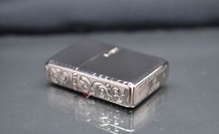 Zippo Armor vàng hồng hoa văn cạnh ZN93