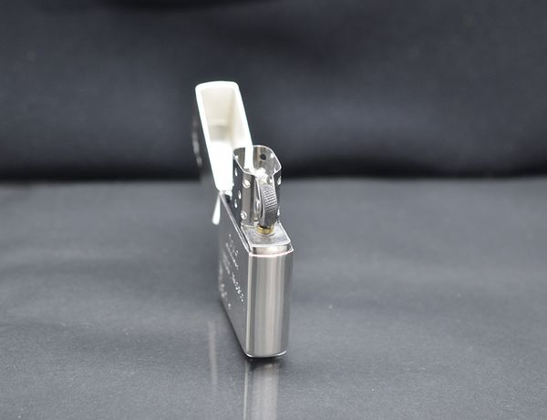 Set  Zippo 1998 gạt tàn và bật lửa mạ bạc C188