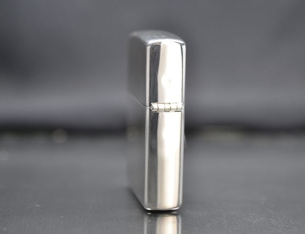 Zippo 2000 mạ bạc ốp emblem trái đất C109