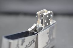 Set Zippo 2004 logo giới hạn C30