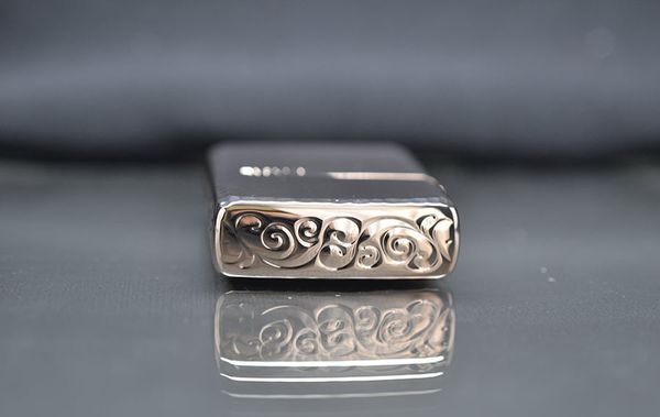 Zippo Armor vàng hồng hoa văn cạnh ZN93