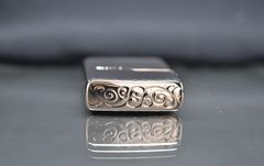 Zippo Armor vàng hồng hoa văn cạnh ZN93