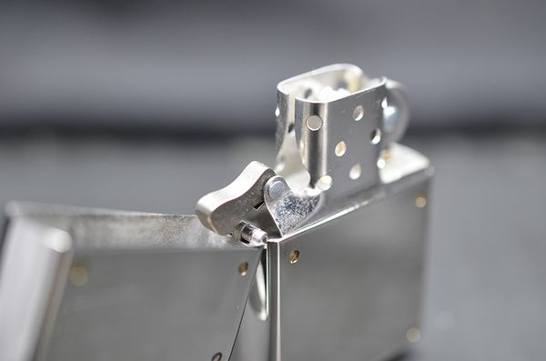 Zet Zippo 1997 kèm bình xăng C133