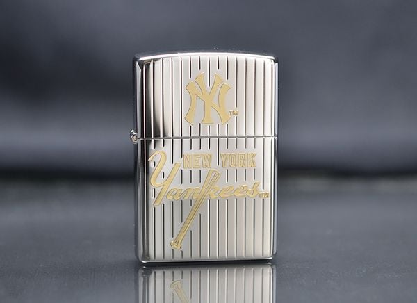 Bật Lửa Zippo 2002 New York Yankees – Bản Mạ Vàng Gold Plated Hiếm C25