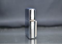 Zippo 2002 emblem gắn khung hình C32