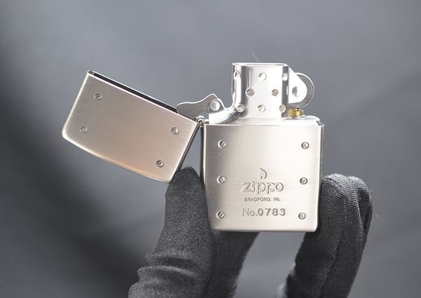 Set Zippo 2004 kèm đồng hồ C137