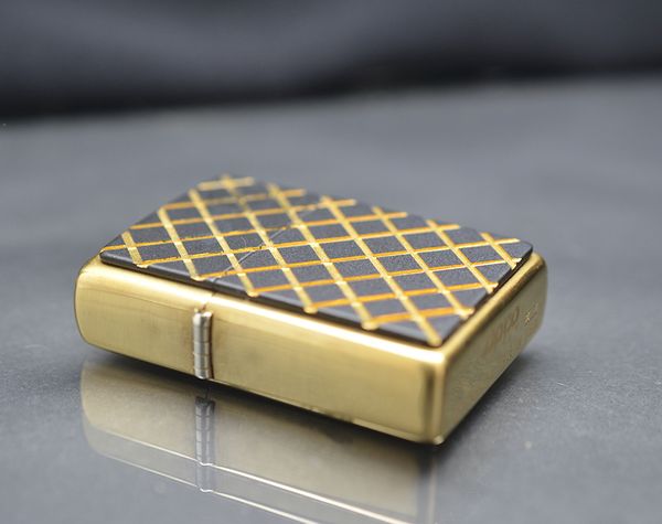 Set Zippo 1998 Emblem kẻ mạ vàng C06