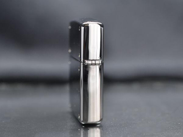 Zet Zippo 1997 kèm bình xăng C133