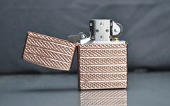 Zippo vàng hồng kẻ vân nổi ZN284