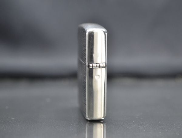 Zippo Hình Mặt Cờ Caro mạ bạc  (2004) C530