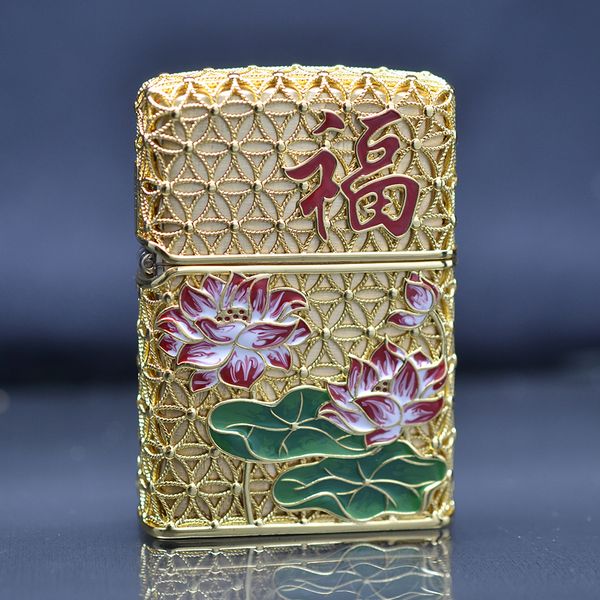 Zippo bọc lưới hoa văn bông sen ZN297