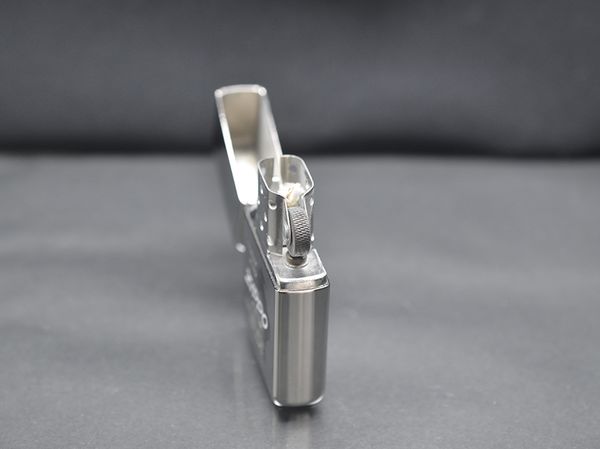 Set Zippo 1995 mạ bạc chủ đề cô gái  C177