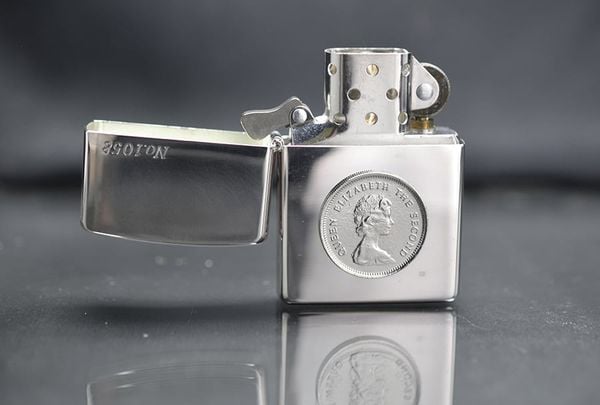 Zippo 1997 emblem đồng Queen C155