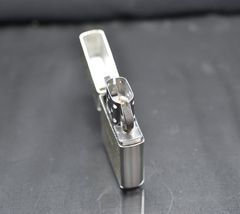 Zippo hoa văn mạ vàng giới hạn C185