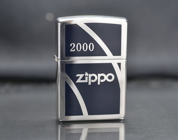 Zippo 1999 logo sơn mạ bạc C114
