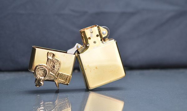 Zippo Mã Vàng 24K Emblem Yên Ngựa – Đời XI La Mã (1995) – Phong Cách Cowboy Viễn Tây C744