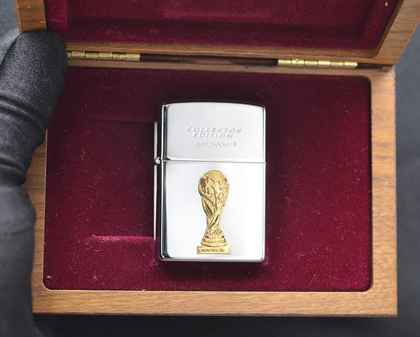 Zippo 1998 eblem mạ vàng C19