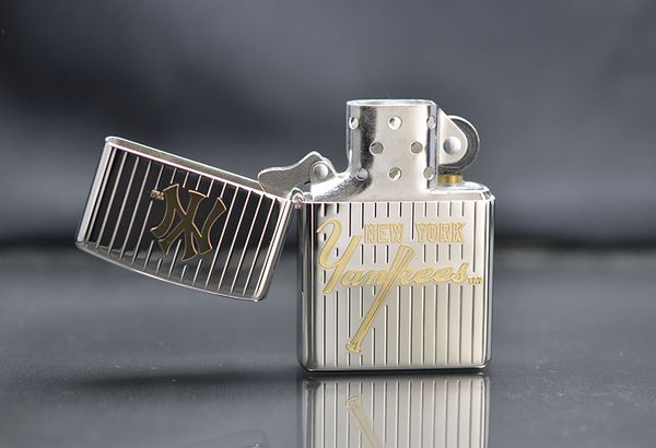 Bật Lửa Zippo 2002 New York Yankees – Bản Mạ Vàng Gold Plated Hiếm C25