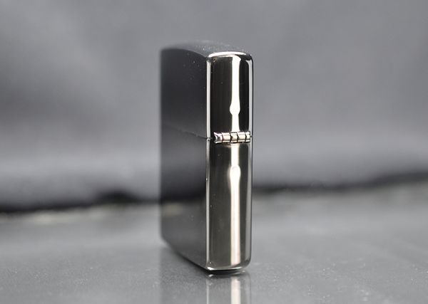Zippo 1994 mạ vàng trên nền đen C338