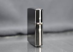 Zippo 1994 mạ vàng trên nền đen C338