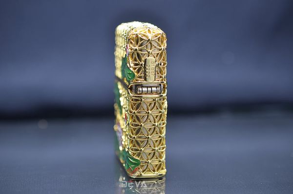 Zippo bọc lưới hoa văn bông sen ZN297