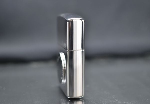 Zippo 1997 emblem đồng Queen C155