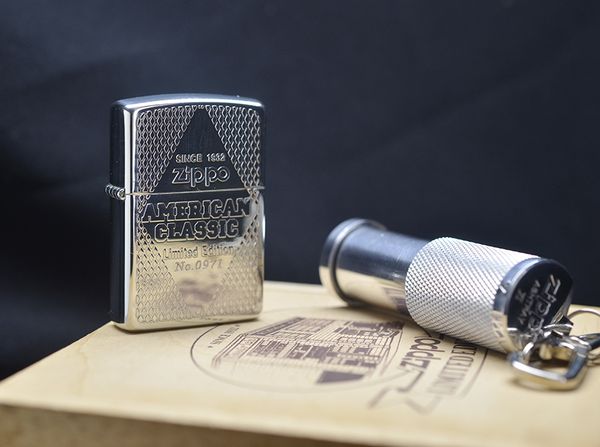 Set Zippo 1994 giới hạn kèm móc khóa gạt tàn mini C115