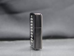 Zippo 2005 gắn bạc khối C84