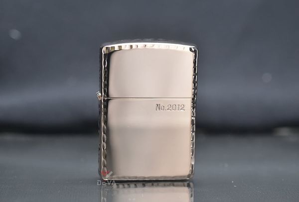 Zippo Armor vàng hồng hoa văn cạnh ZN93