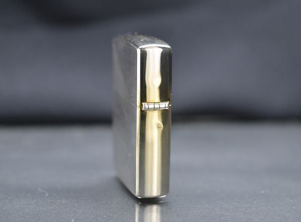 Zippo 1991 chữ dập mạ vàng mộc đáy chéo C139