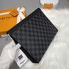 Ví cầm tay nam ô vuông đen LV403