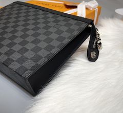 Ví cầm tay nam ô vuông đen LV403