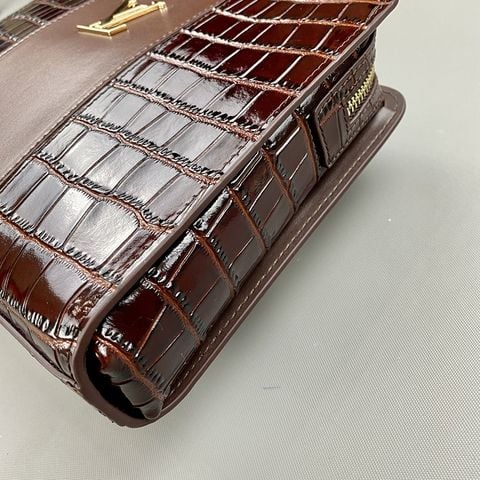 Clutch cầm tay khoá số LV723