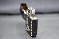Bật lửa xăng đá Zorro đen bóng viền gõ búa chủ đề cá chép Z91325A