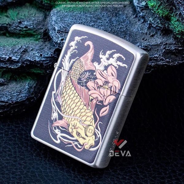 Bật lửa xăng đá Zorro hình cá chép đầm sen bản giới hạn Z2-1117