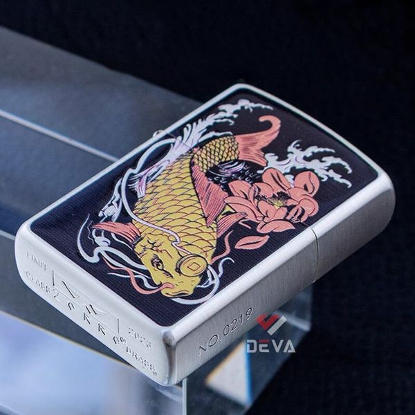 Bật lửa xăng đá Zorro hình cá chép đầm sen bản giới hạn Z2-1117