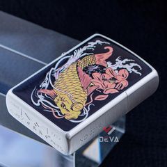 Bật lửa xăng đá Zorro hình cá chép đầm sen bản giới hạn Z2-1117