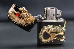 Zorro Đen Bóng Ốp Nổi Rồng Vàng Ôm Ngọc Bản Giới Hạn Z91320A