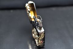 Zorro Đen Bóng Ốp Nổi Rồng Vàng Ôm Ngọc Bản Giới Hạn Z91320A