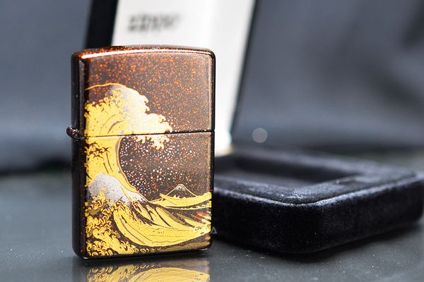 Zippo Sơn Mài Chủ Đề Bức Tranh Sóng Lừng Ở Kanagawa ZN367