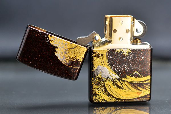 Zippo Sơn Mài Chủ Đề Bức Tranh Sóng Lừng Ở Kanagawa ZN367