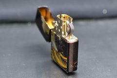 Zippo Sơn Mài Chủ Đề Bức Tranh Sóng Lừng Ở Kanagawa ZN367