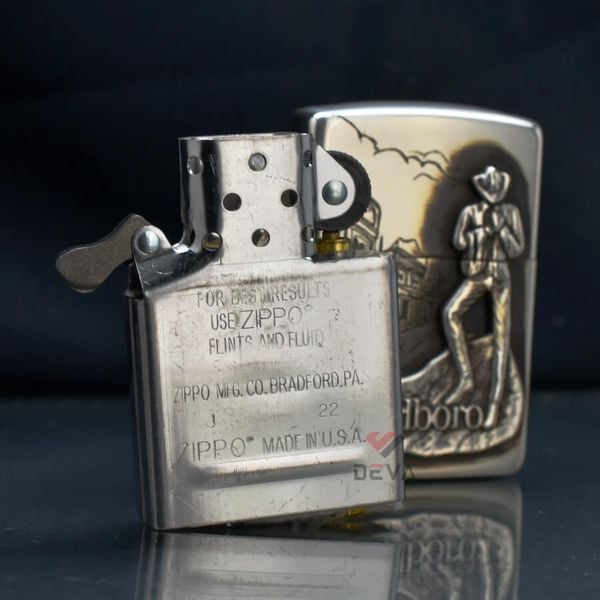 Zippo Bạc Khối Ốp Emblem Chàng Cao Bồi Marlboro BK40