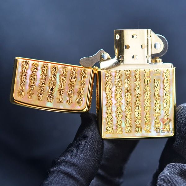 Zippo Khảm Trai Khắc Bát Nhã Tâm Kinh Mạ Vàng ZN129
